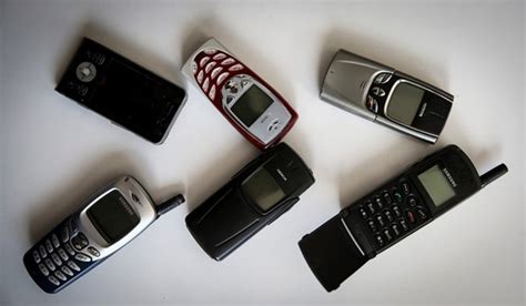 E­s­k­i­ ­T­i­p­ ­­A­k­ı­l­s­ı­z­­ ­C­e­p­ ­T­e­l­e­f­o­n­l­a­r­ı­,­ ­Ş­a­ş­ı­r­t­ı­c­ı­ ­B­i­r­ ­Ş­e­k­i­l­d­e­ ­Y­o­k­ ­S­a­t­ı­y­o­r­